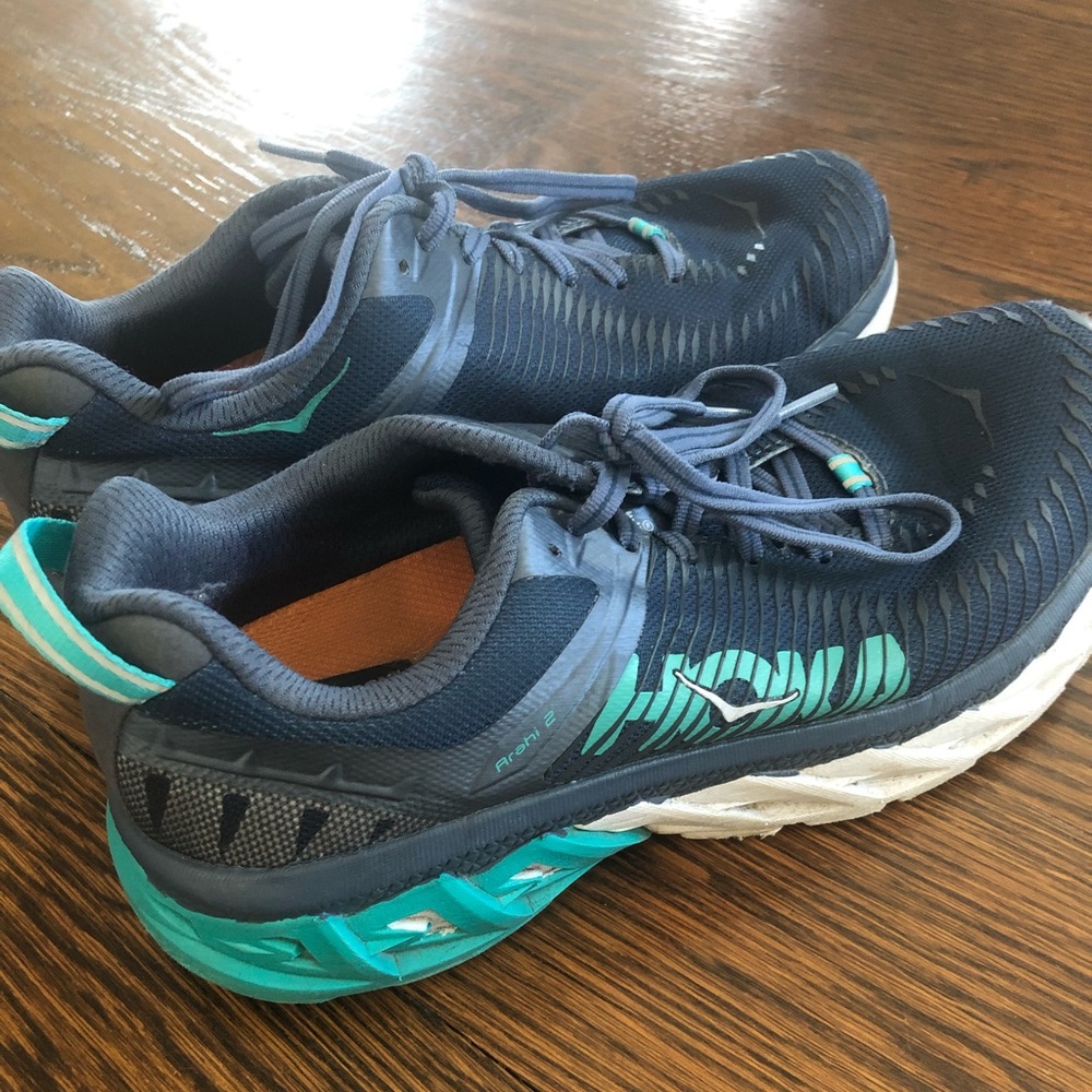 Women’s  Hoka Arahi 2 size 7.5D